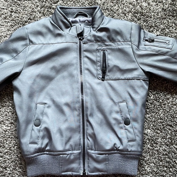 Guess - Picture 2 of 6